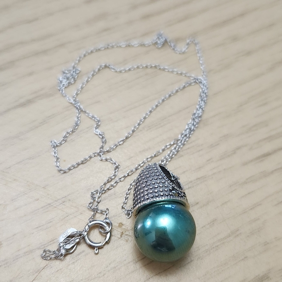 Solid 925 Sterling Silver Genuine Marcasite Green Pearl Earring & Necklace Set - Picture 2 of 7